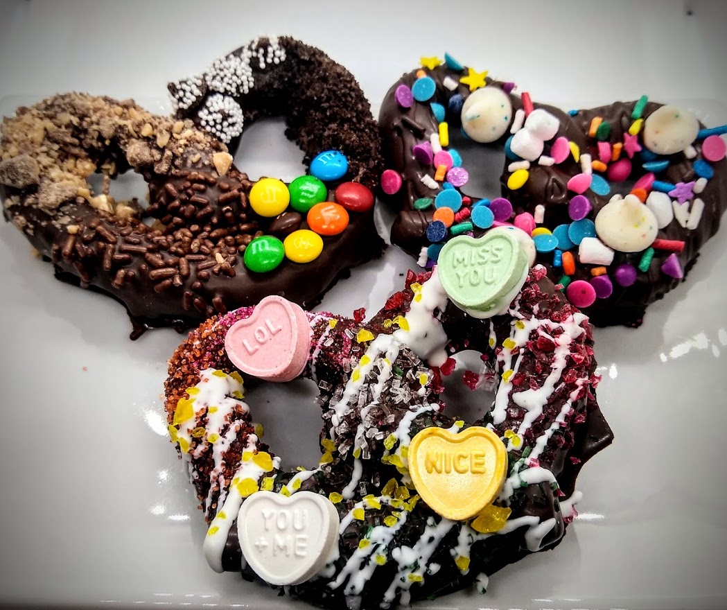 Large Decorated Pretzels - Image 4