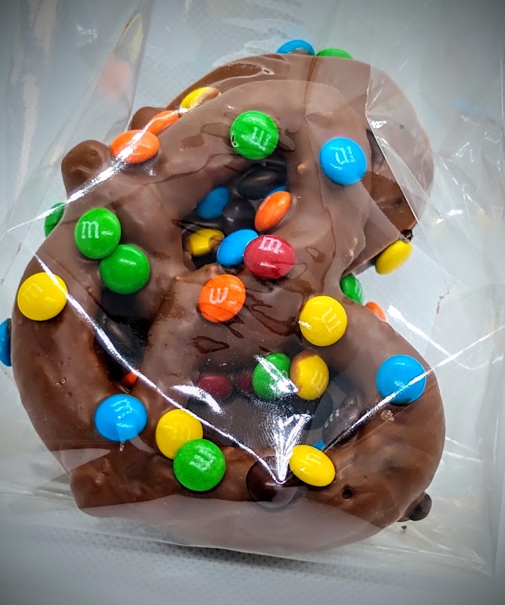 Large Decorated Pretzels - Image 2